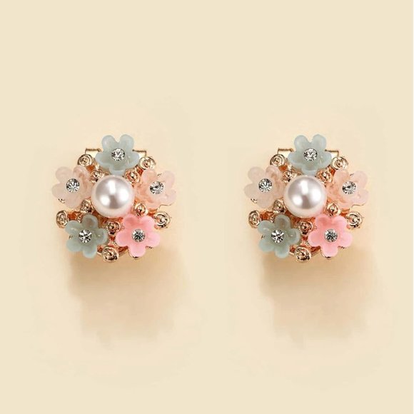 NWT Faux Pearl and Rheinstone and Resin Flower Ear Studs - Picture 1 of 2